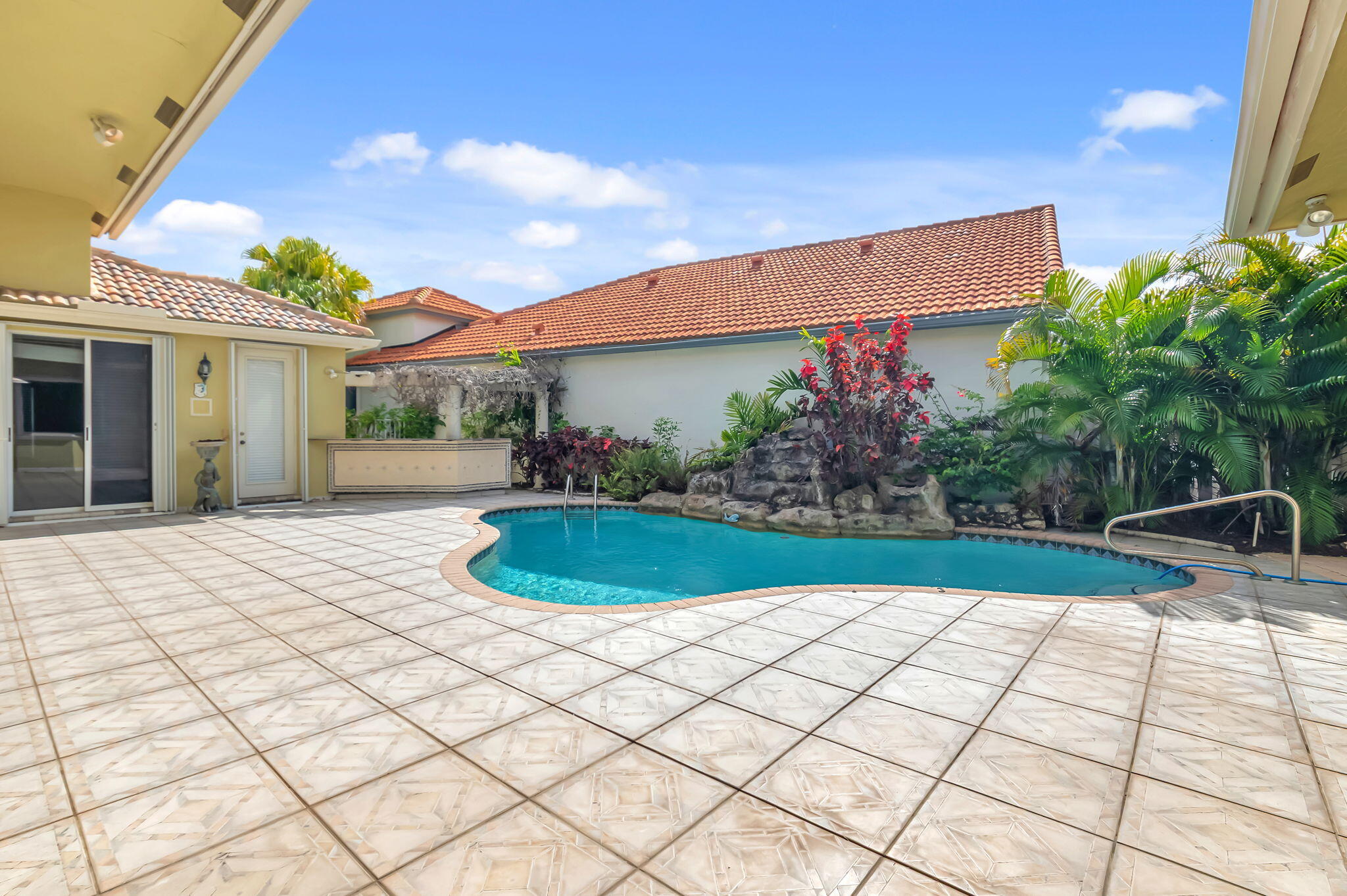 9152 Long Lake Palm Drive Boca Raton, FL 33496 - Photo 27 of 36 a view of a backyard and basketball court