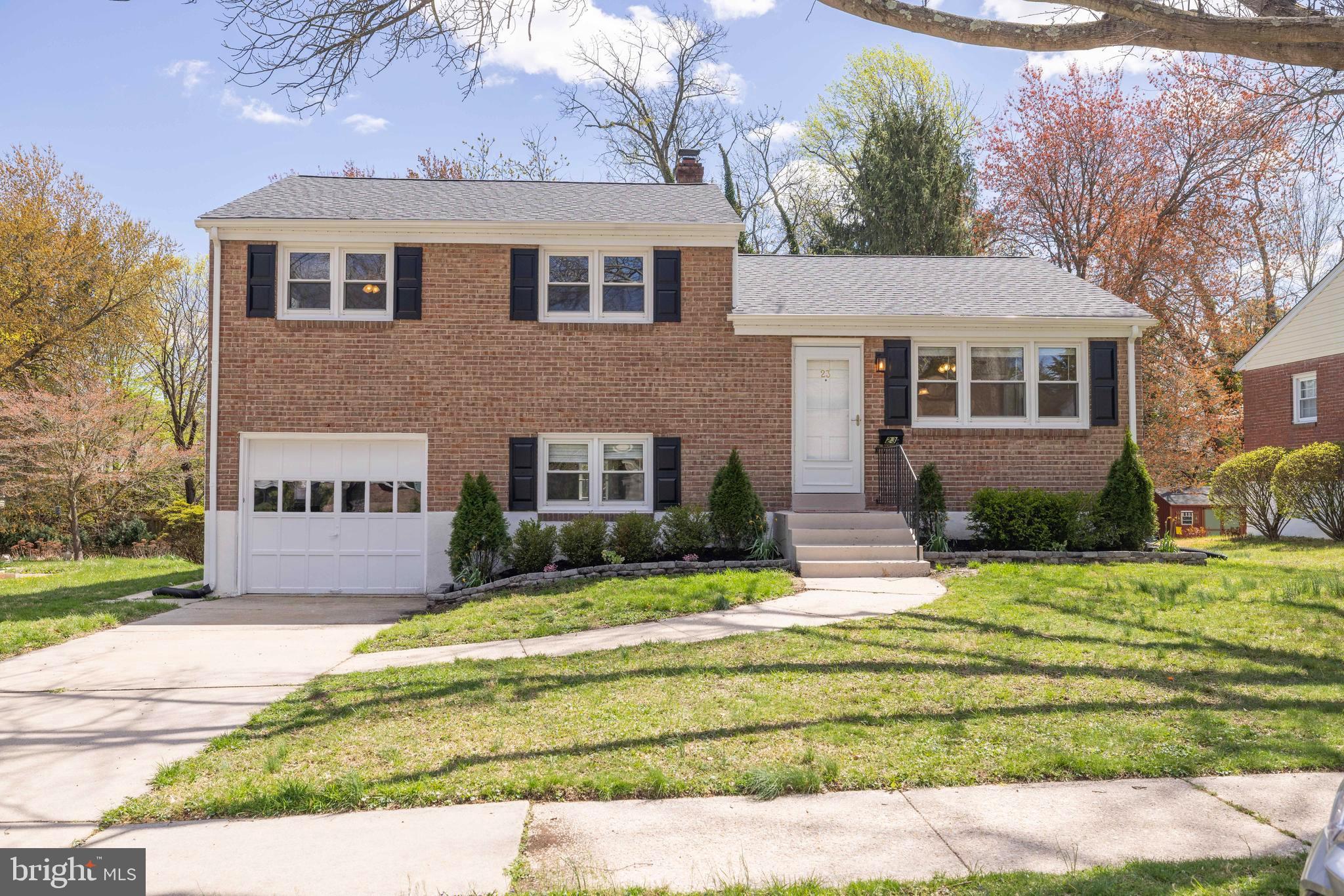 23 Ferncliff Road Newark, DE 19711 - Photo 1 of 42 Front of home/sidewalks