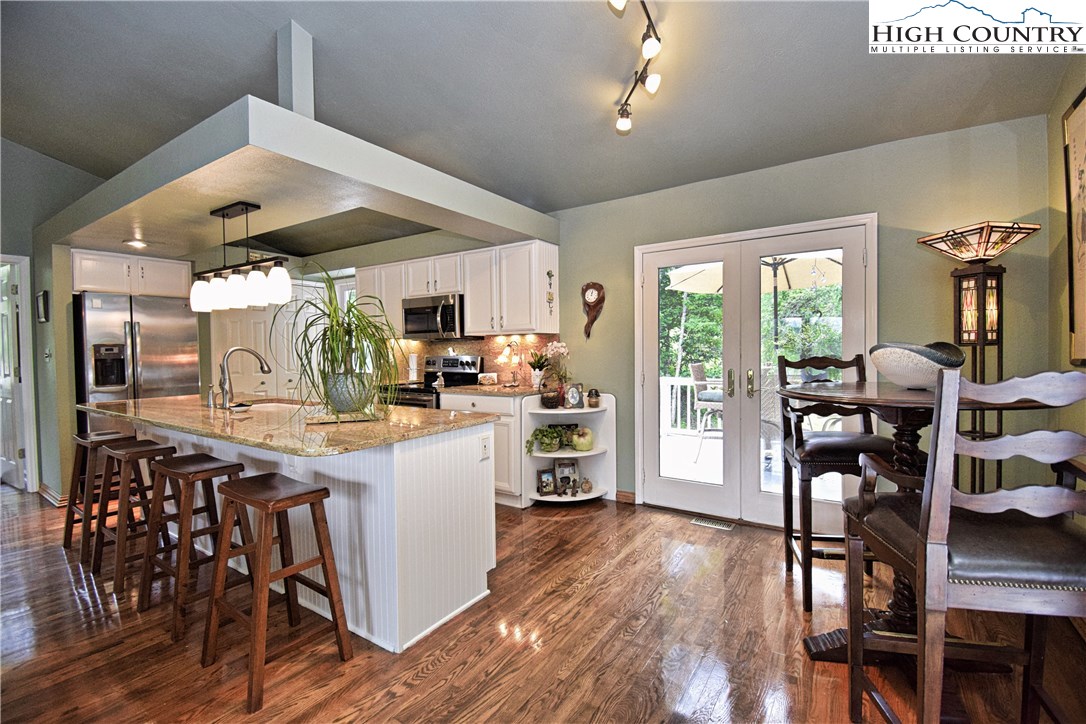 1107 Dewitt Barnett Road Banner Elk, NC 28604 - Photo 11 of 50 Gallery Image 11