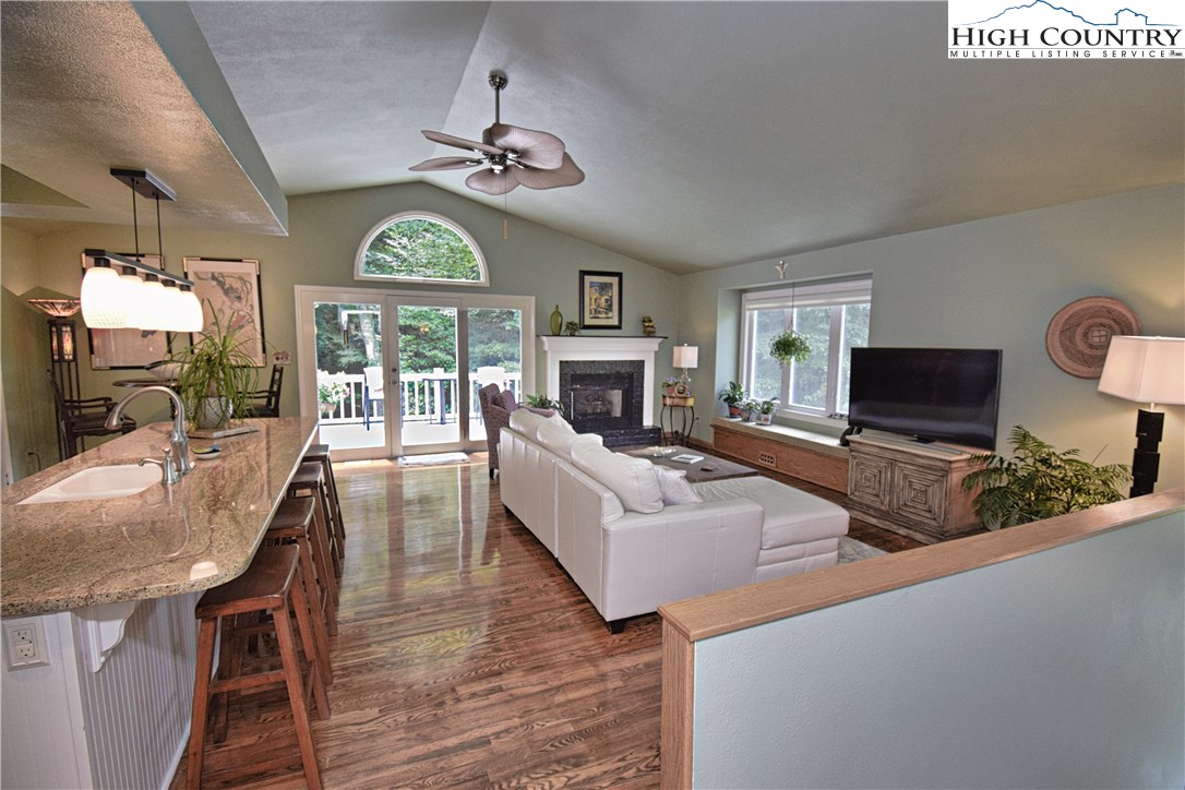 1107 Dewitt Barnett Road Banner Elk, NC 28604 - Photo 5 of 50 Gallery Image 5