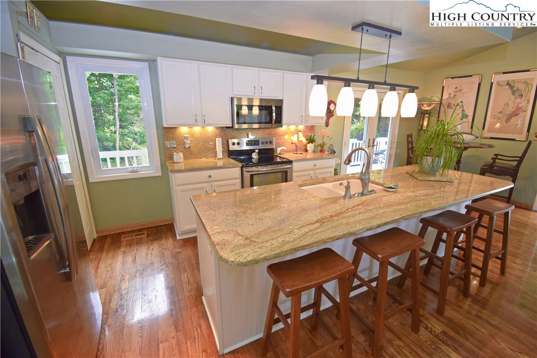1107 Dewitt Barnett Road Banner Elk, NC 28604 - Photo 10 of 50 Gallery Image 10