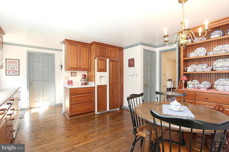 9720 Digging Road Gaithersburg, MD 20886 - Photo 8 of 29 Kitchen
