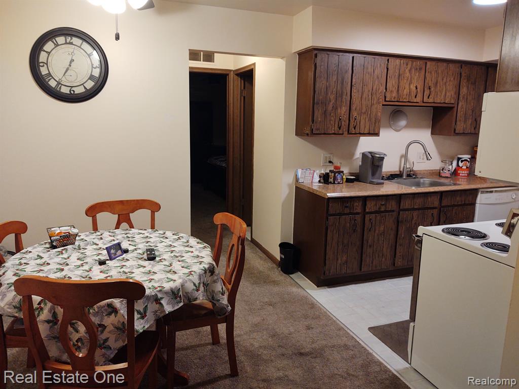 266 East 13 Mile Road, Unit 31 Madison Heights, MI 48071 - Photo 4 of 10