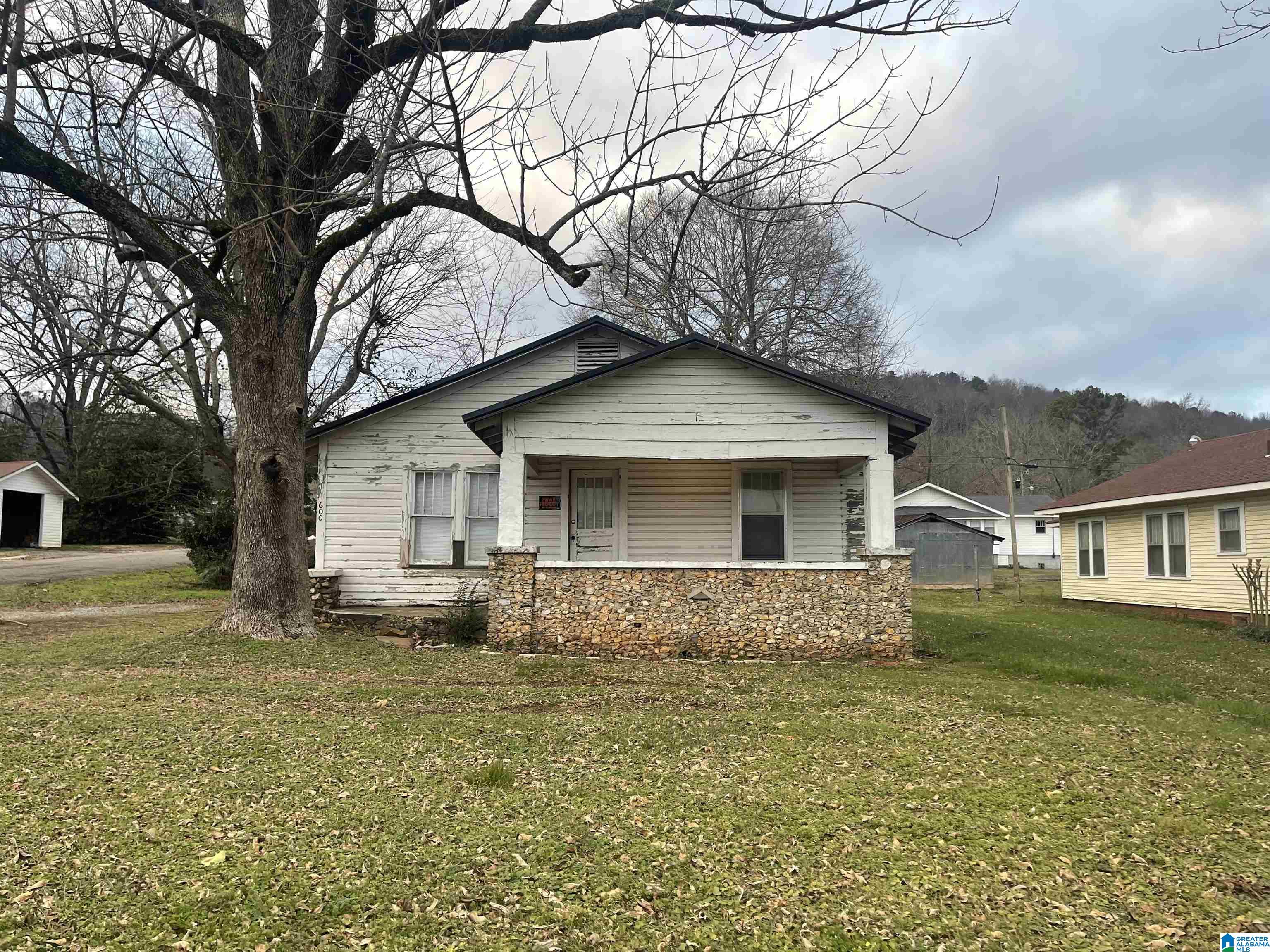 600 4th Avenue East Oneonta, AL 35121 - Photo 1 of 3