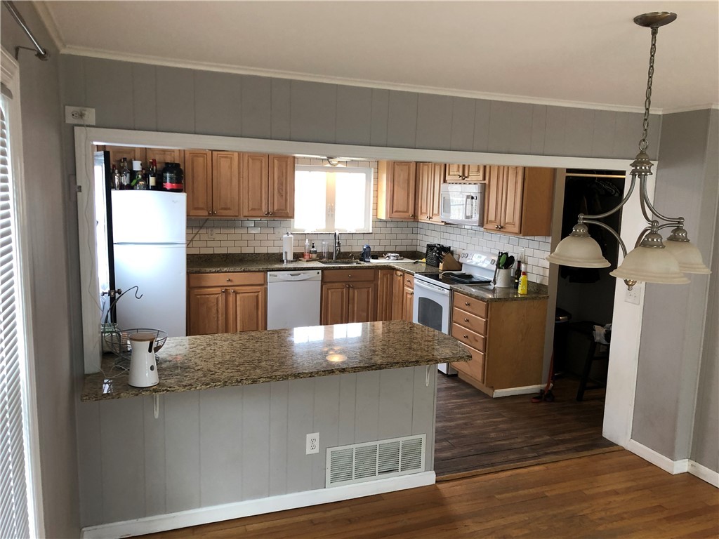 30 Overhill Road Warren, RI 02885 - Photo 4 of 22