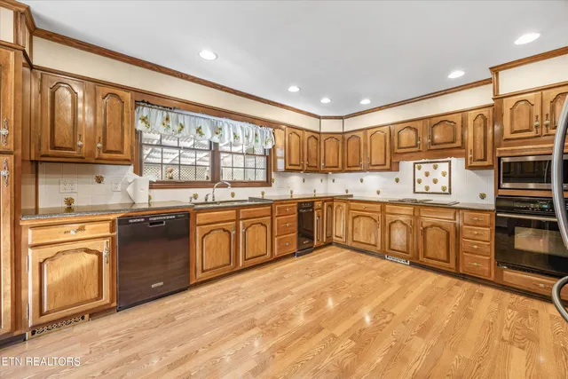 $645,000 | 2992 Knoxville Highway, Wartburg, TN 37887