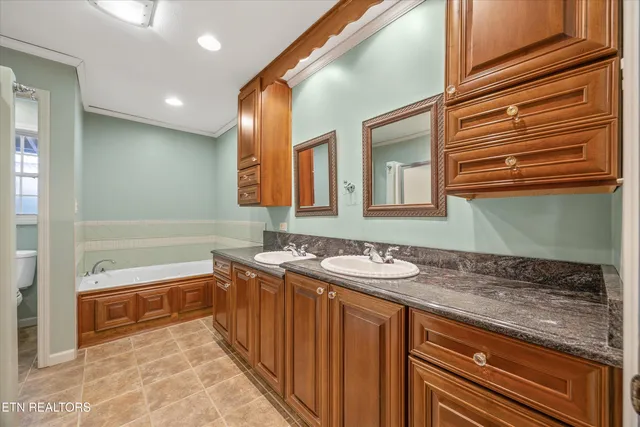 $645,000 | 2992 Knoxville Highway, Wartburg, TN 37887