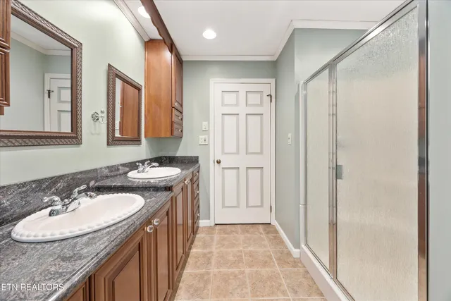 $645,000 | 2992 Knoxville Highway, Wartburg, TN 37887