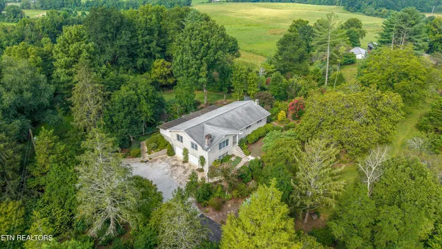 $645,000 | 2992 Knoxville Highway, Wartburg, TN 37887