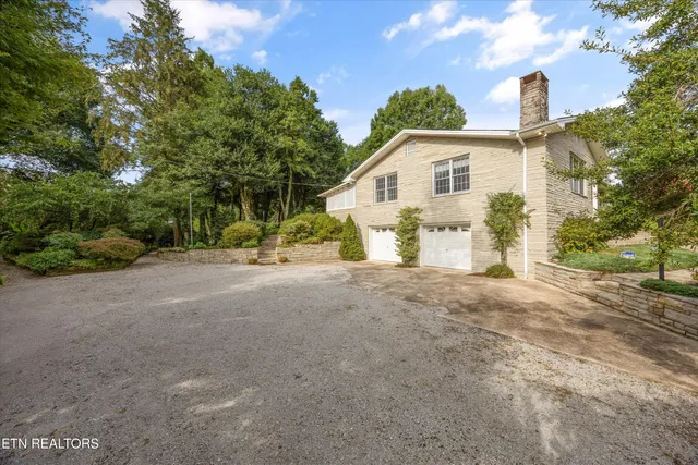 $645,000 | 2992 Knoxville Highway, Wartburg, TN 37887