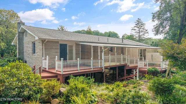 $645,000 | 2992 Knoxville Highway, Wartburg, TN 37887