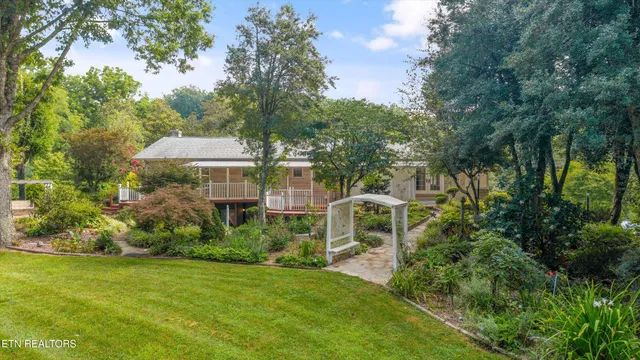 $645,000 | 2992 Knoxville Highway, Wartburg, TN 37887