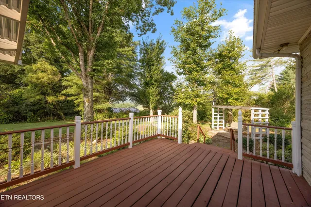 $645,000 | 2992 Knoxville Highway, Wartburg, TN 37887