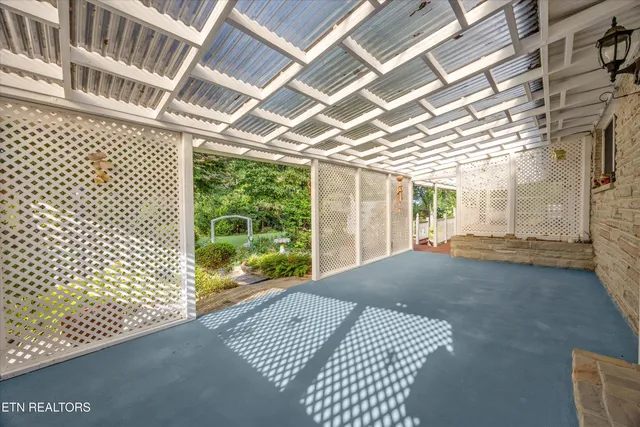 $645,000 | 2992 Knoxville Highway, Wartburg, TN 37887