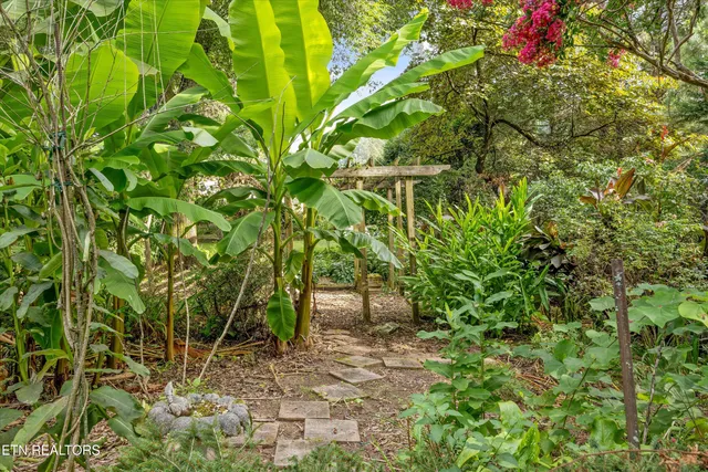 $645,000 | 2992 Knoxville Highway, Wartburg, TN 37887