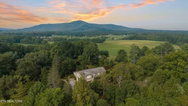 $645,000 | 2992 Knoxville Highway, Wartburg, TN 37887