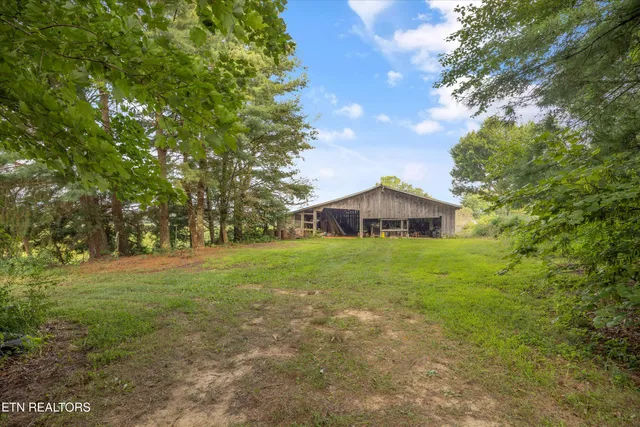 $645,000 | 2992 Knoxville Highway, Wartburg, TN 37887