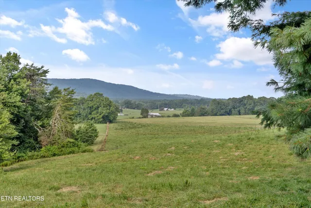 $645,000 | 2992 Knoxville Highway, Wartburg, TN 37887