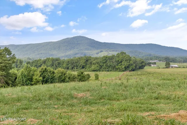 $645,000 | 2992 Knoxville Highway, Wartburg, TN 37887