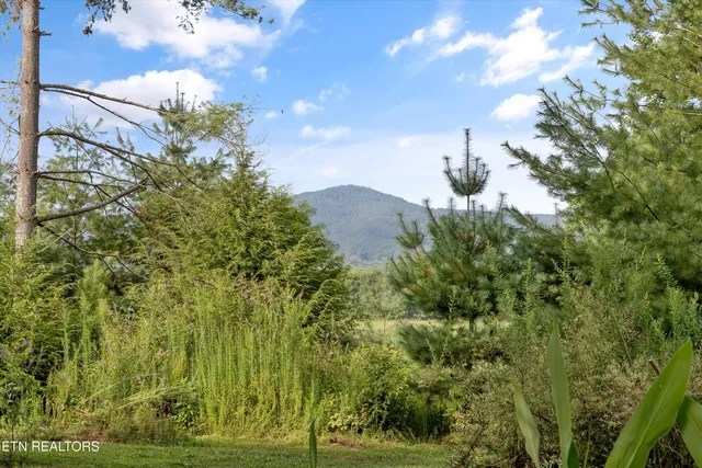 $645,000 | 2992 Knoxville Highway, Wartburg, TN 37887