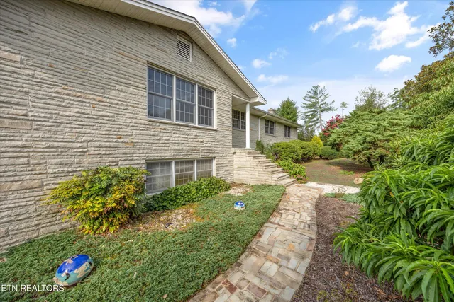 $645,000 | 2992 Knoxville Highway, Wartburg, TN 37887