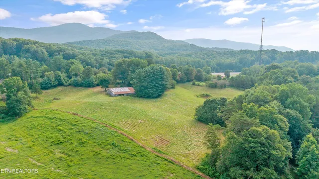 $645,000 | 2992 Knoxville Highway, Wartburg, TN 37887