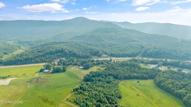 $645,000 | 2992 Knoxville Highway, Wartburg, TN 37887