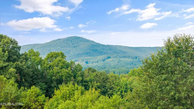 $645,000 | 2992 Knoxville Highway, Wartburg, TN 37887