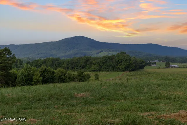 $645,000 | 2992 Knoxville Highway, Wartburg, TN 37887