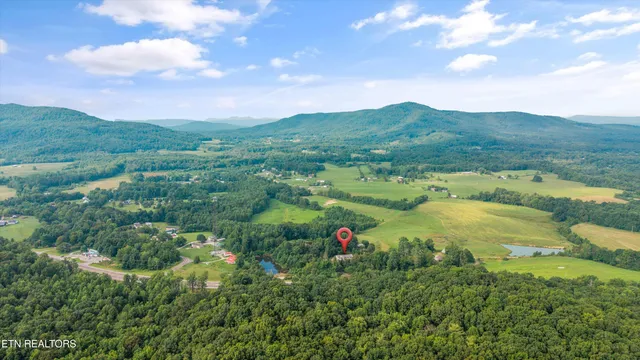 $645,000 | 2992 Knoxville Highway, Wartburg, TN 37887