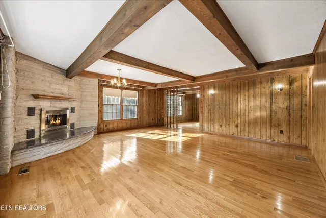 $645,000 | 2992 Knoxville Highway, Wartburg, TN 37887