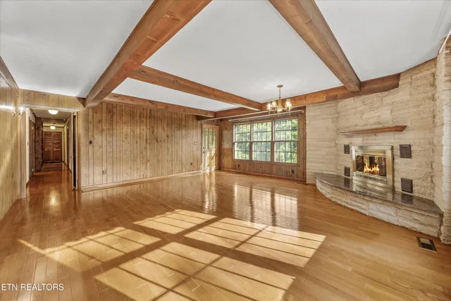 $645,000 | 2992 Knoxville Highway, Wartburg, TN 37887