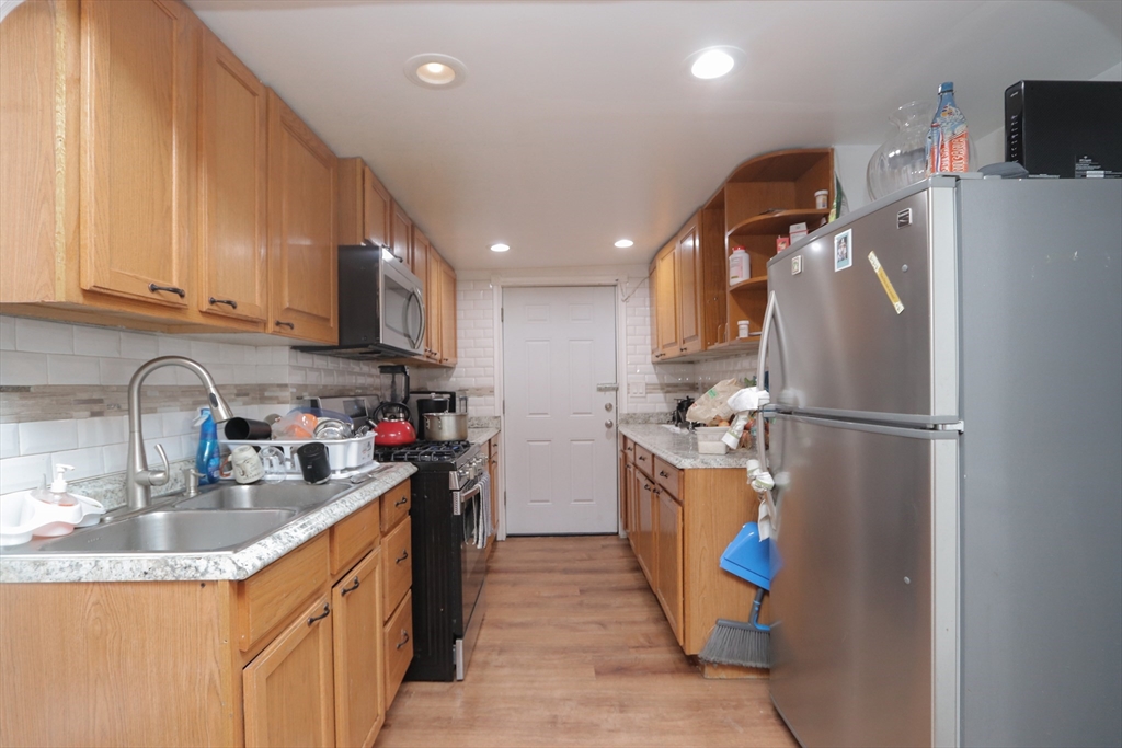 209 Tyler Street Springfield, MA 01109 - Photo 17 of 19 Gallery Image 17