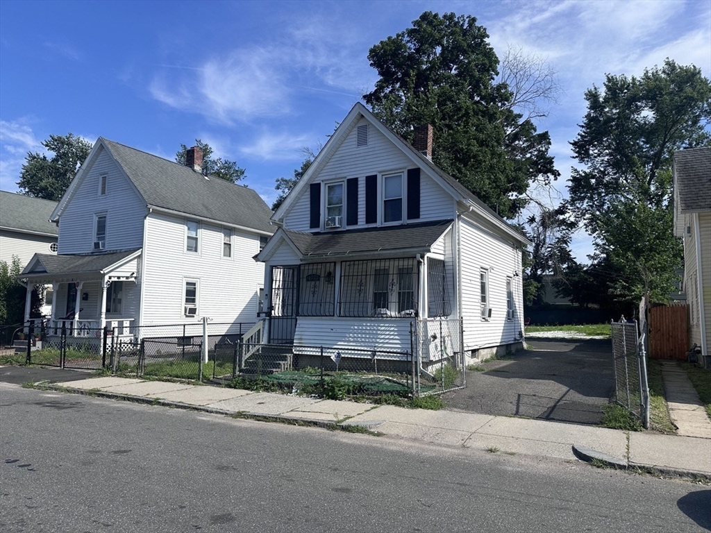 209 Tyler Street Springfield, MA 01109 - Photo 4 of 19 Gallery Image 4