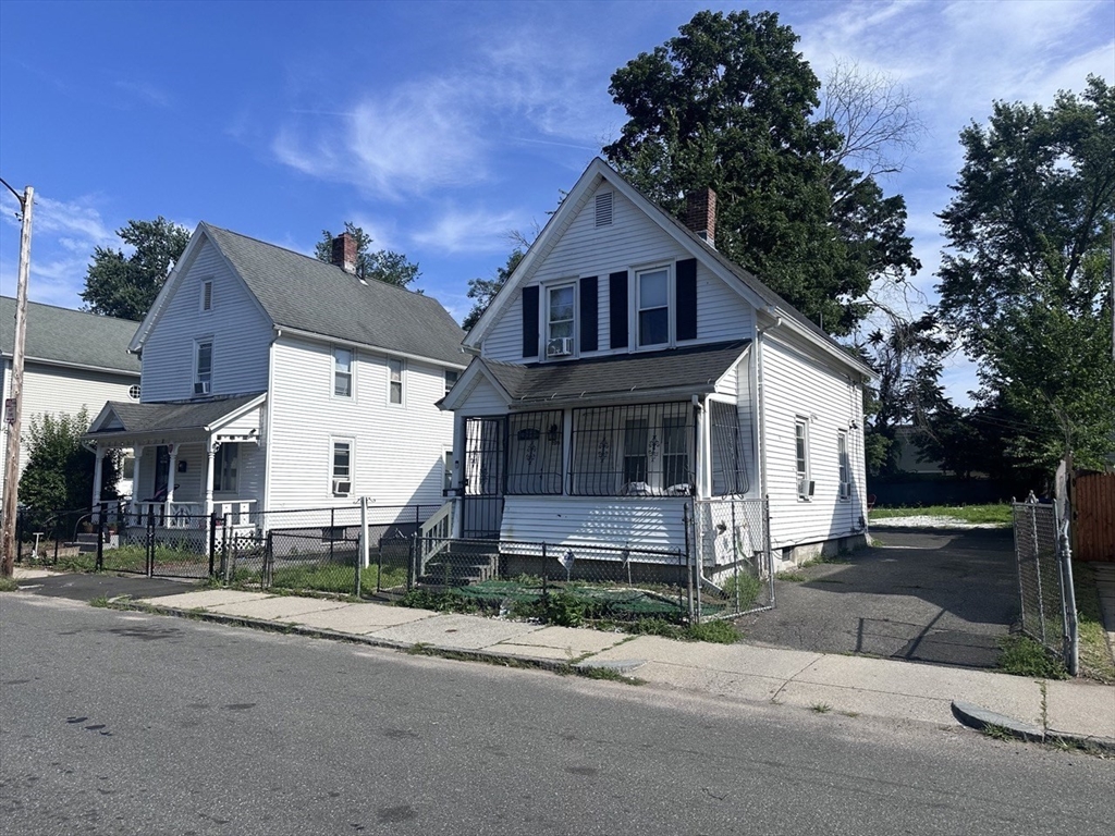 209 Tyler Street Springfield, MA 01109 - Photo 5 of 19 Gallery Image 5