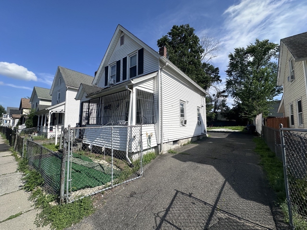 209 Tyler Street Springfield, MA 01109 - Photo 6 of 19 Gallery Image 6