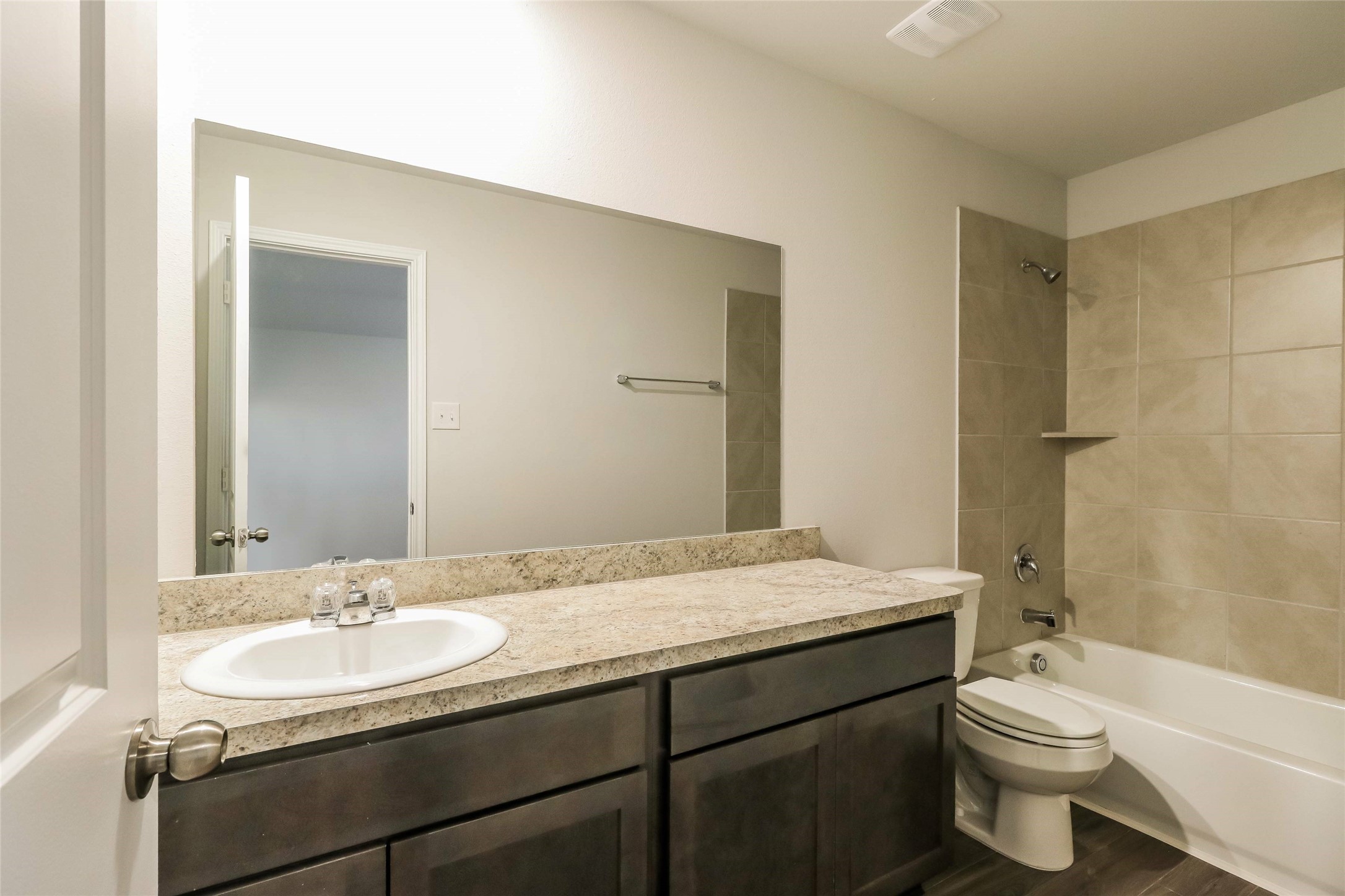 2134 Middle Rdg Drive Conroe, TX 77301 - Photo 19 of 19 Photos may be representative of the floor plan and not the exact home. Finishes, layout, and features of the actual property for lease may vary.