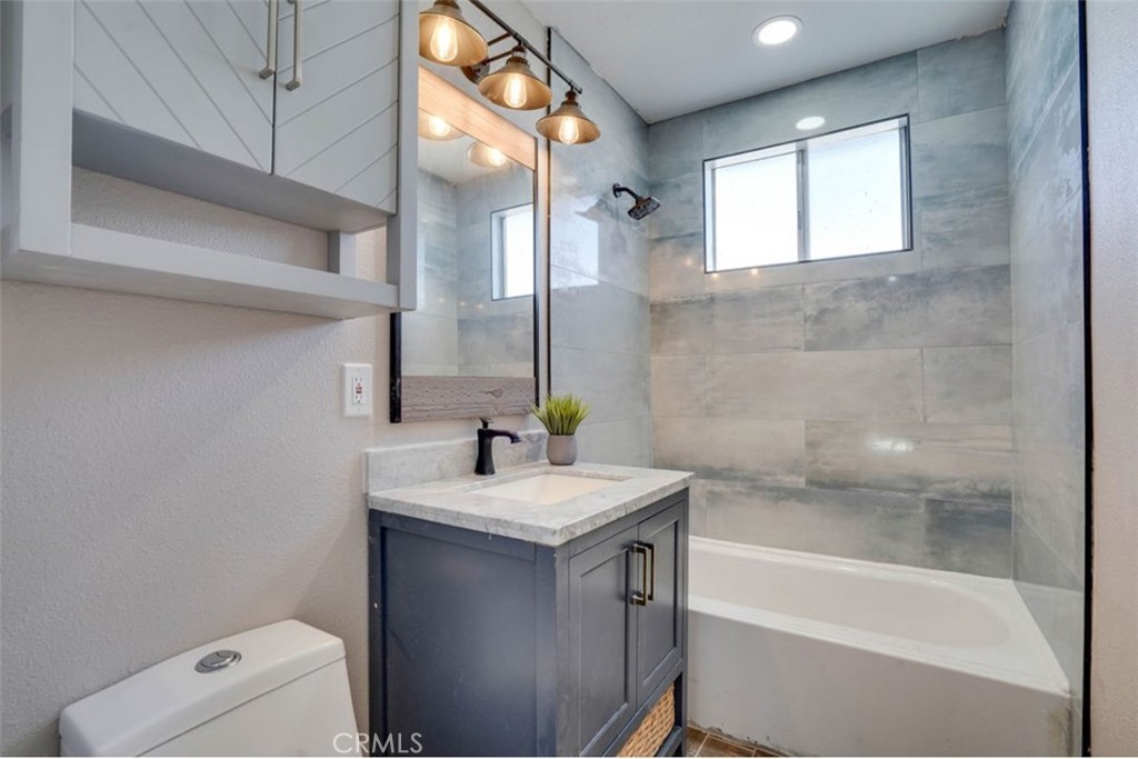 4141 California Norco, CA 92860 - Photo 17 of 28 a bathroom with a sink a toilet and bathtub