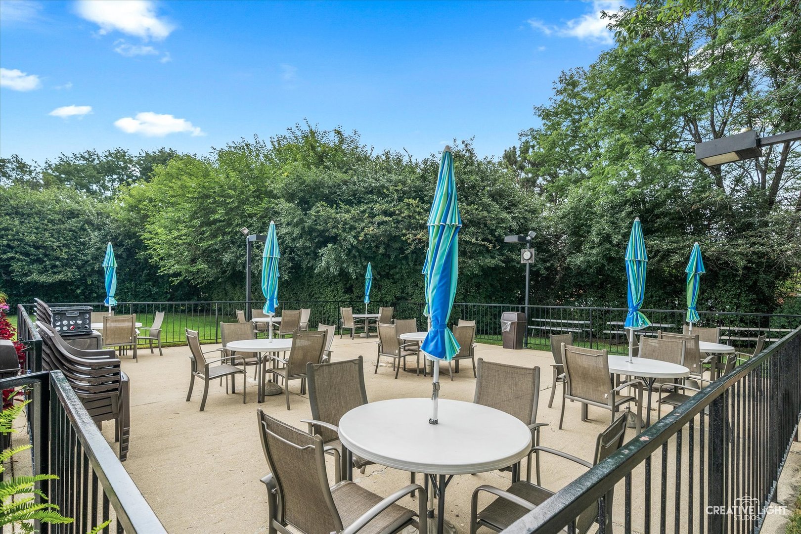 2005 South Finley Road, Unit 1209 Lombard, IL 60148 - Photo 25 of 29 a outdoor view with a sitting space