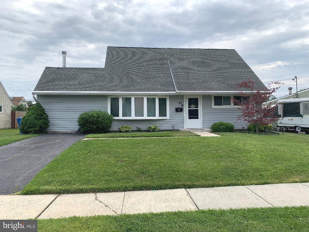 27 Middle Road Levittown, PA 19056 - Photo 1 of 22 Gallery Image 1