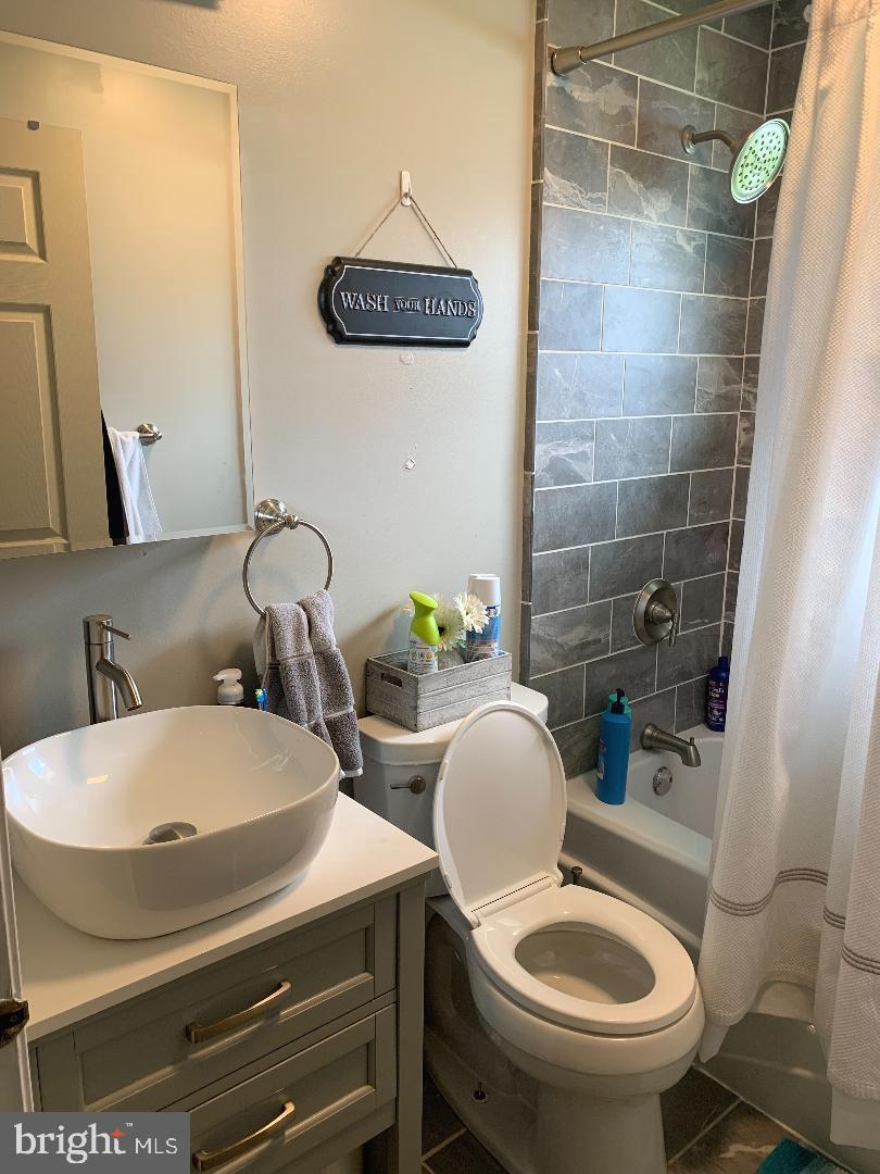 27 Middle Road Levittown, PA 19056 - Photo 13 of 22 Gallery Image 13