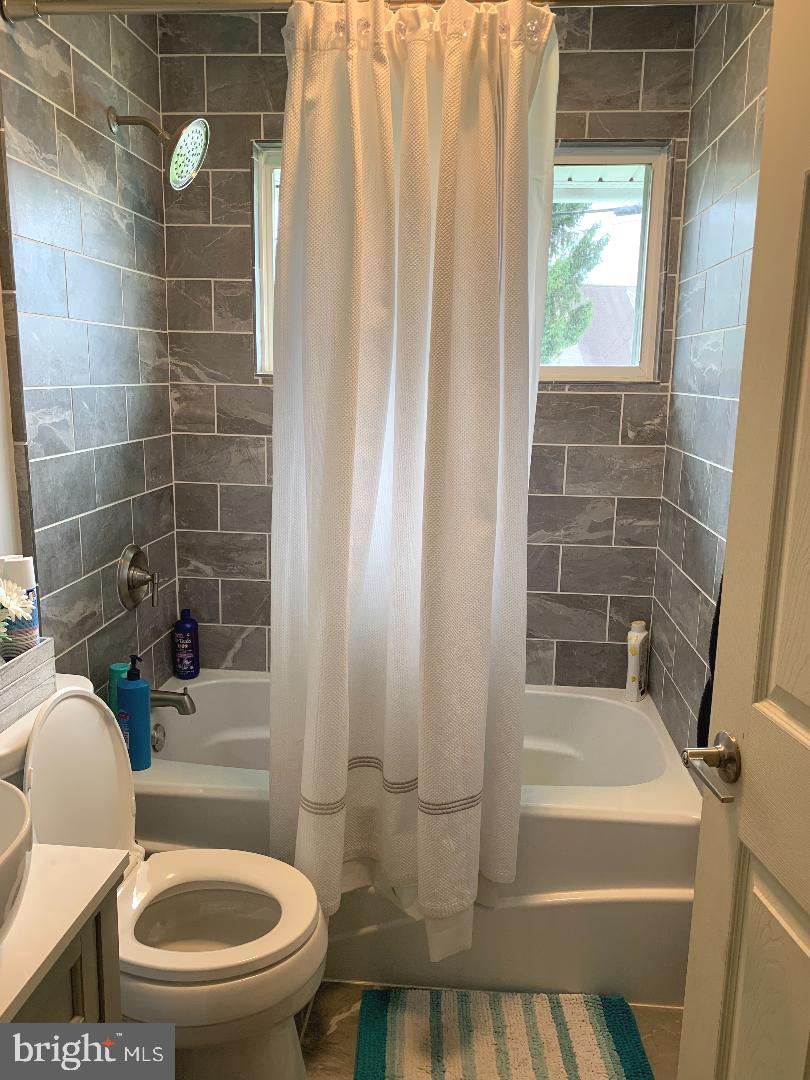 27 Middle Road Levittown, PA 19056 - Photo 14 of 22 Gallery Image 14