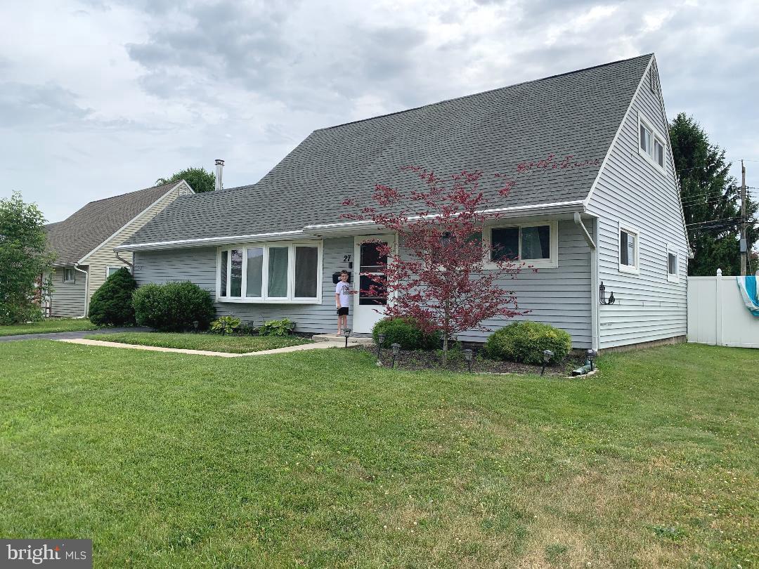 27 Middle Road Levittown, PA 19056 - Photo 2 of 22 Gallery Image 2