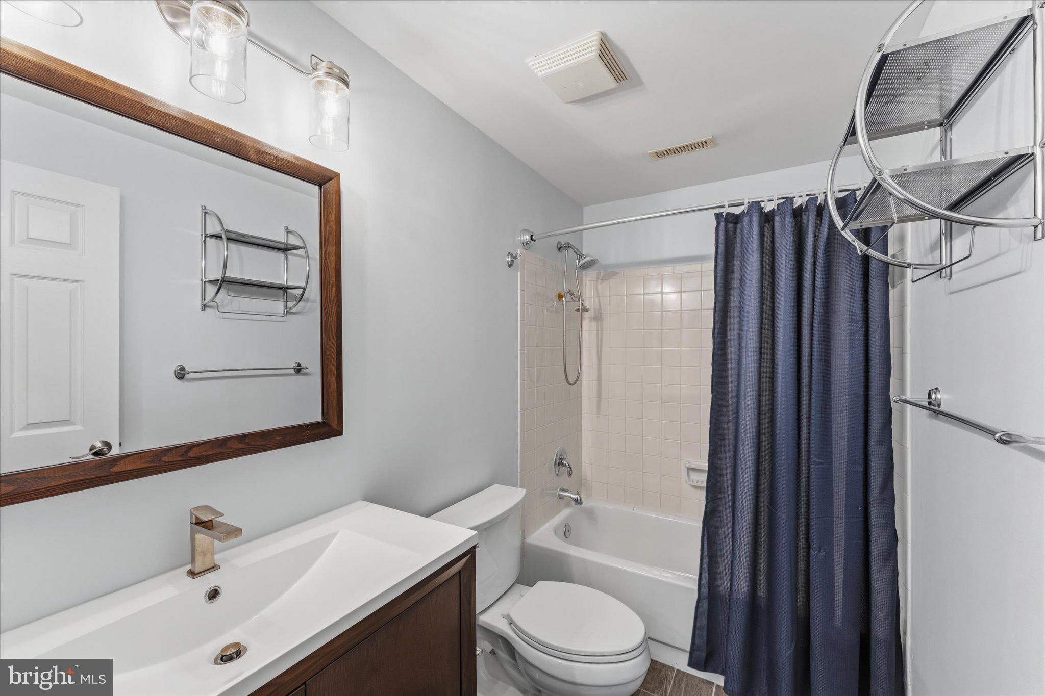 1431 Newport Springs Reston, VA 20194 - Photo 16 of 33 Upper hall bath
