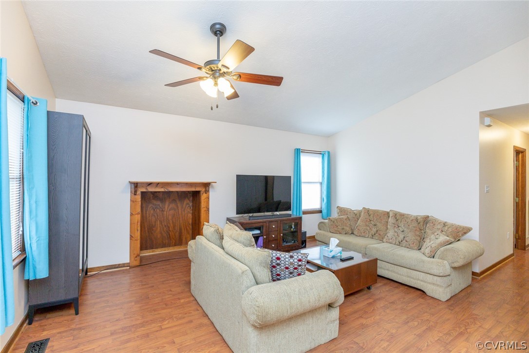 6608 Washington Road Quinton, VA 23141 - Photo 8 of 42 Gallery Image 8