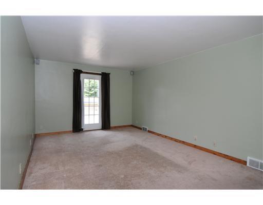 1042 McCoy Road McKees Rocks, PA 15136 - Photo 3 of 18 Living Room.