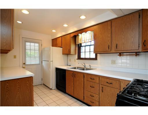 1042 McCoy Road McKees Rocks, PA 15136 - Photo 6 of 18 Kitchen.