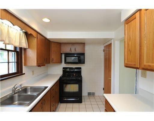 1042 McCoy Road McKees Rocks, PA 15136 - Photo 8 of 18 Kitchen.