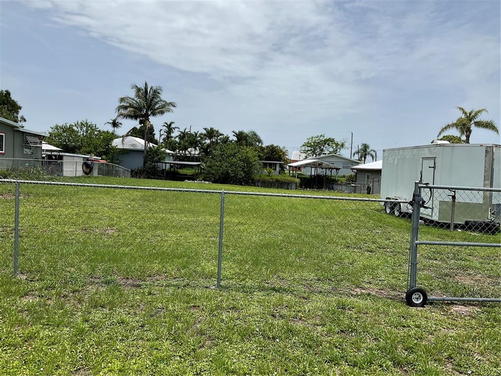 1558 Chobee Street Okeechobee, FL 34974 - Photo 33 of 63 a view of a backyard