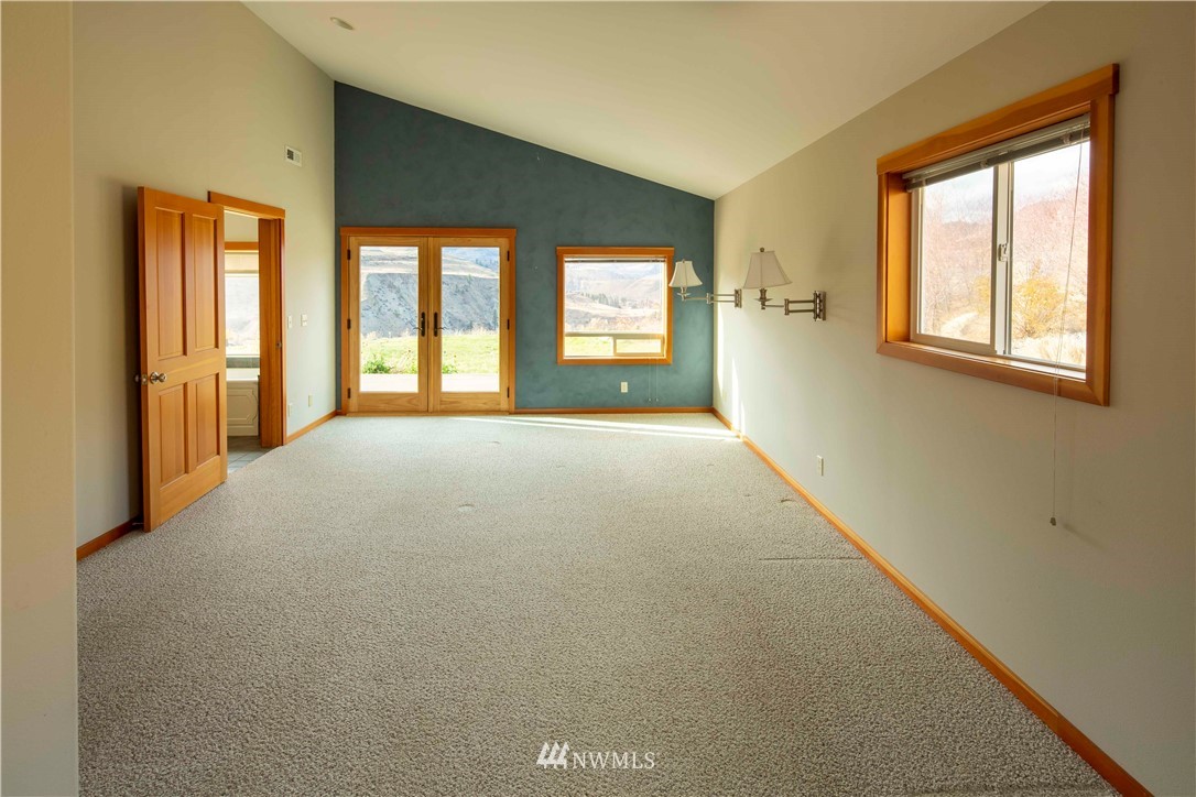 16 French Creek Road Pateros, WA 98846 - Photo 13 of 37 a view of an empty room with a window